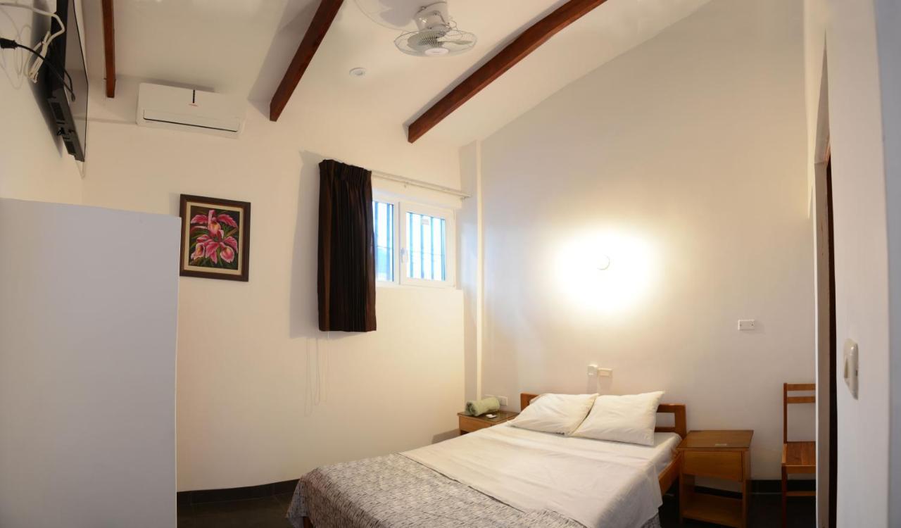 Hostal Casa Blanca Tarapoto Exteriör bild