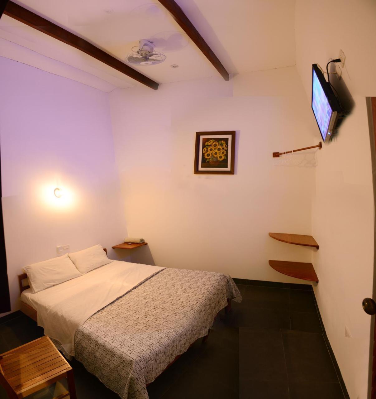Hostal Casa Blanca Tarapoto Exteriör bild
