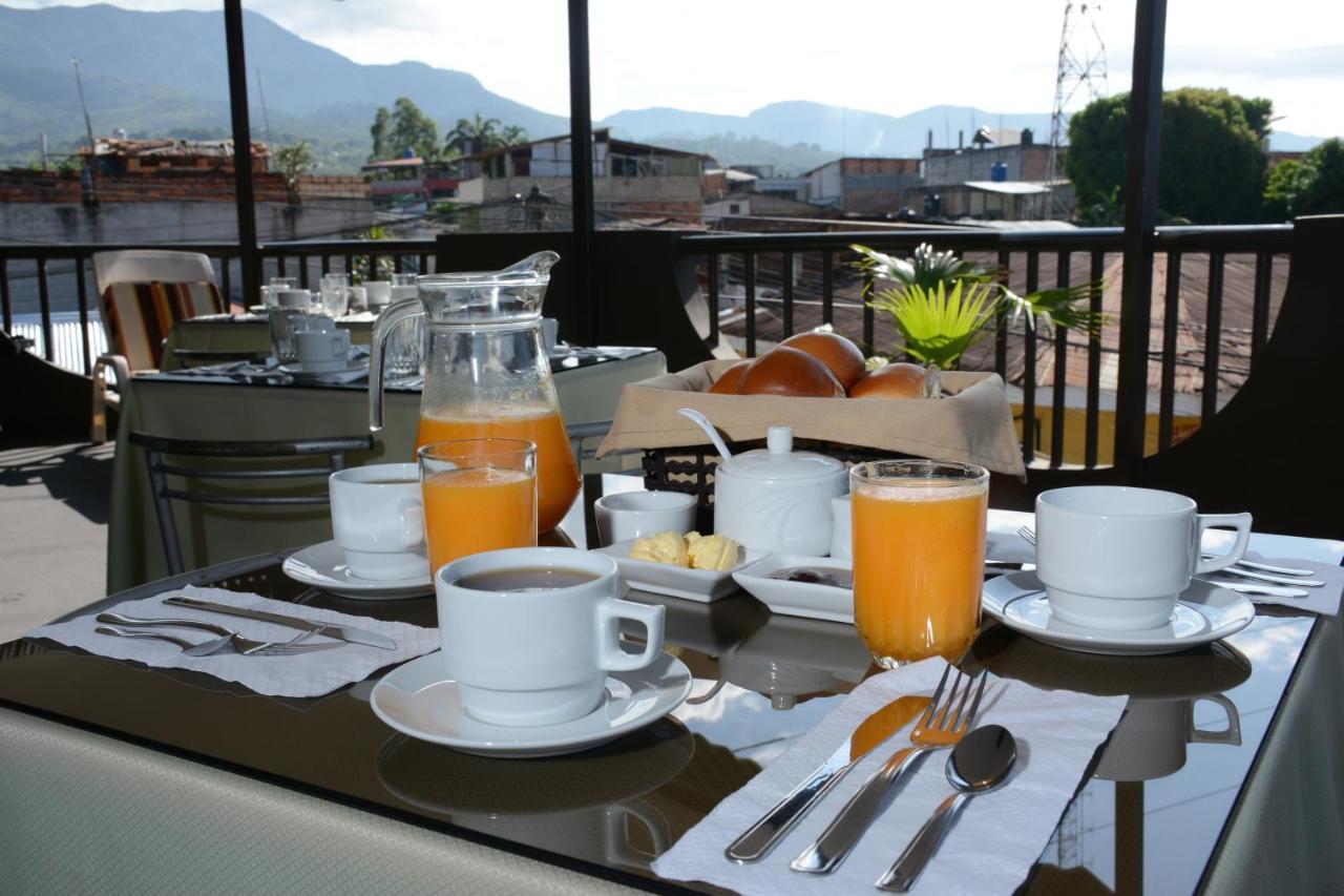 Hostal Casa Blanca Tarapoto Exteriör bild