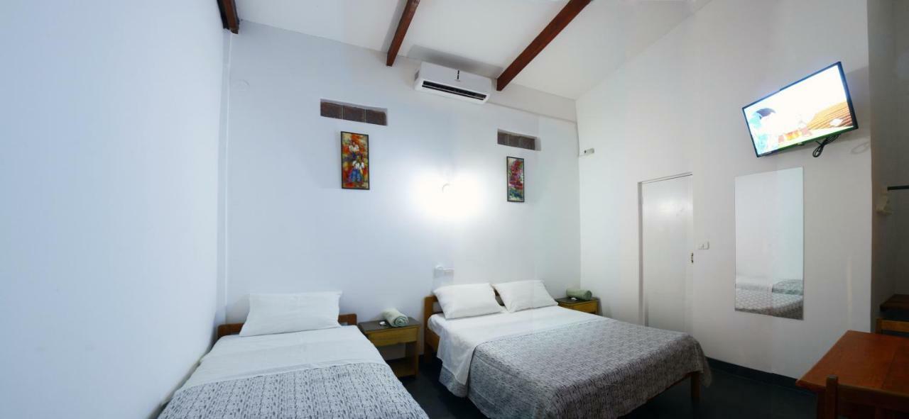 Hostal Casa Blanca Tarapoto Exteriör bild