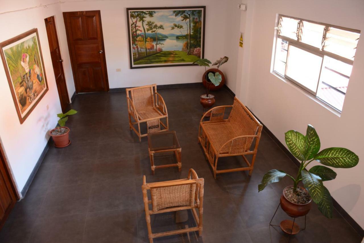 Hostal Casa Blanca Tarapoto Exteriör bild